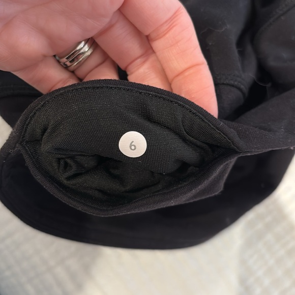 Lululemon Cropped Leggings Size 6 - Picture 4 of 4